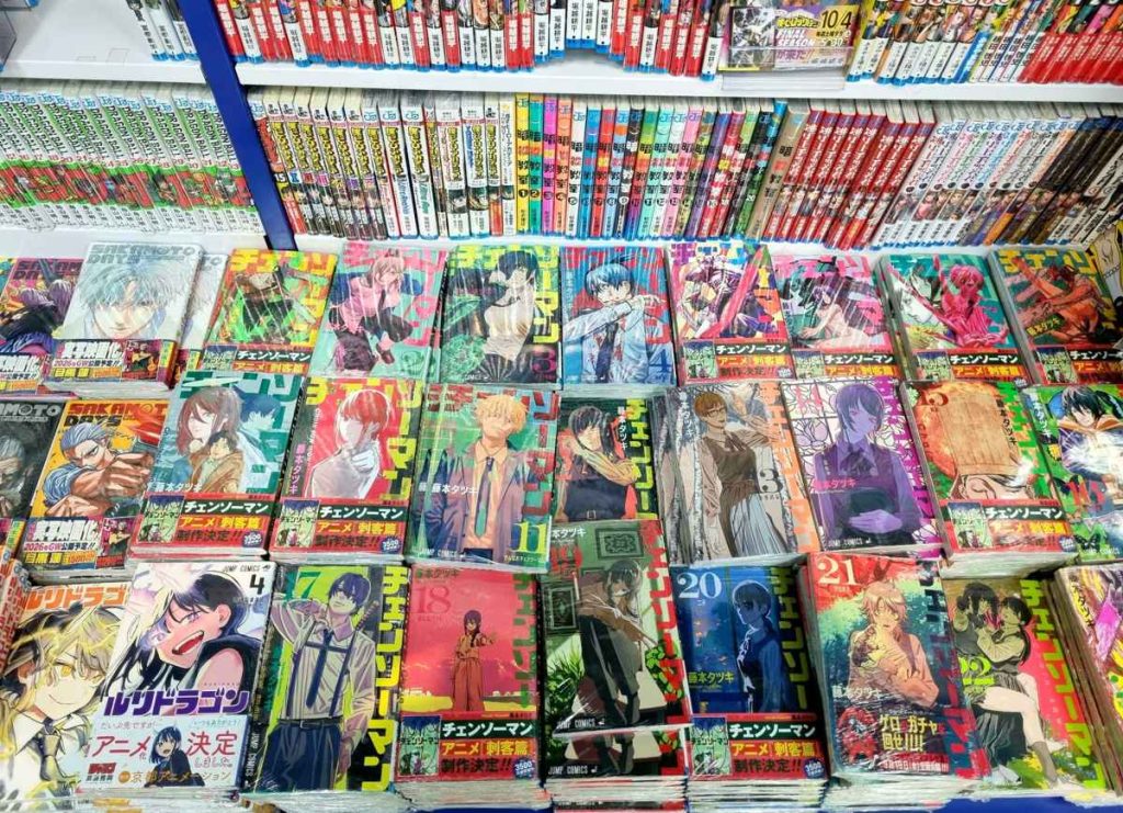 Volumi di manga e artbook di anime disponibili in Giappone.