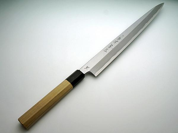 Yanagiba (柳刃 柳葉) knife, with a long blade for slicing sashimi in one motion
