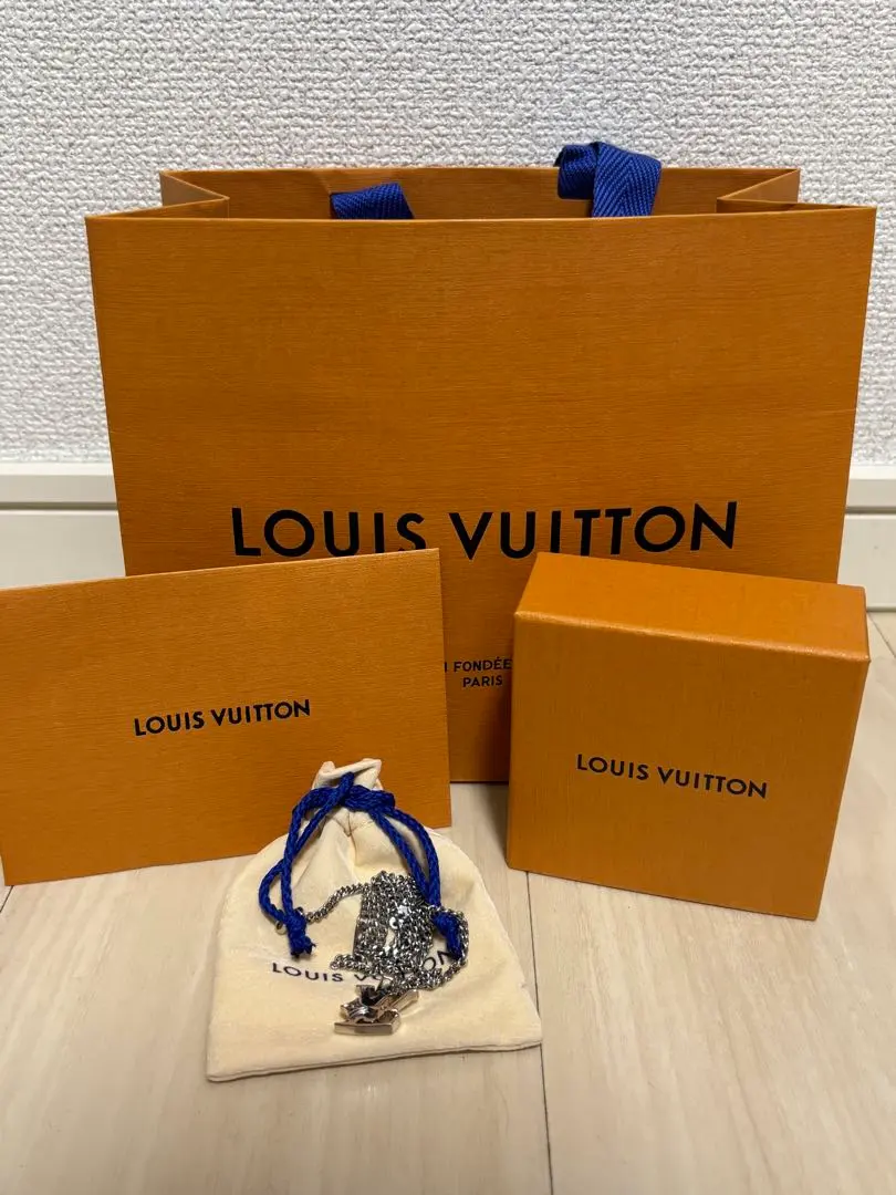 LOUIS VUITTON　ルイヴィトン　ペンダント・モノグラム　ロウ