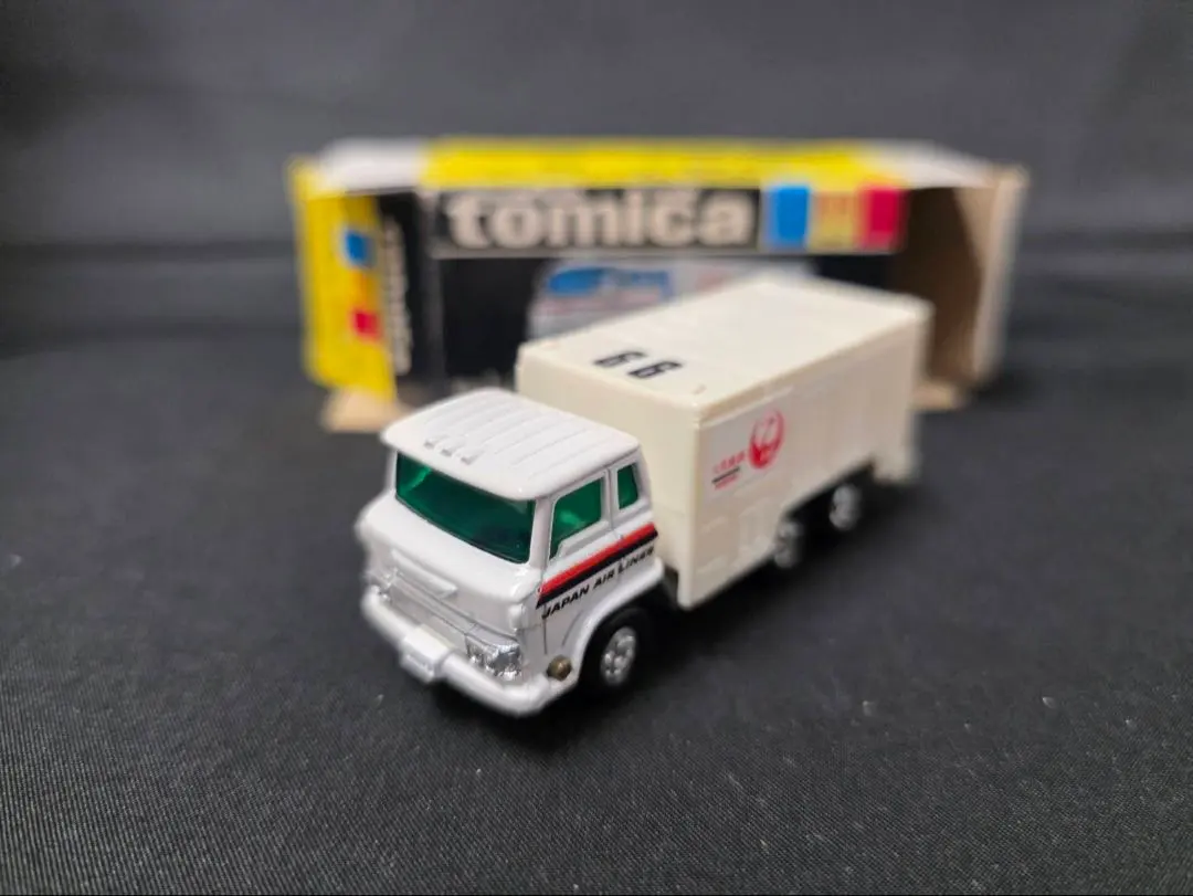 トミカ黒箱99日本航空 空調車(日本製) 美品。希少モデル。