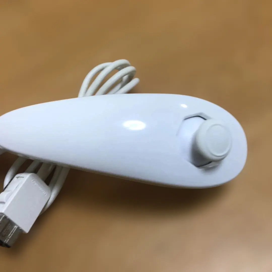 【匿名　送料無料】432-116家庭用ゲーム機　任天堂Wiiヌンチャクホワイト