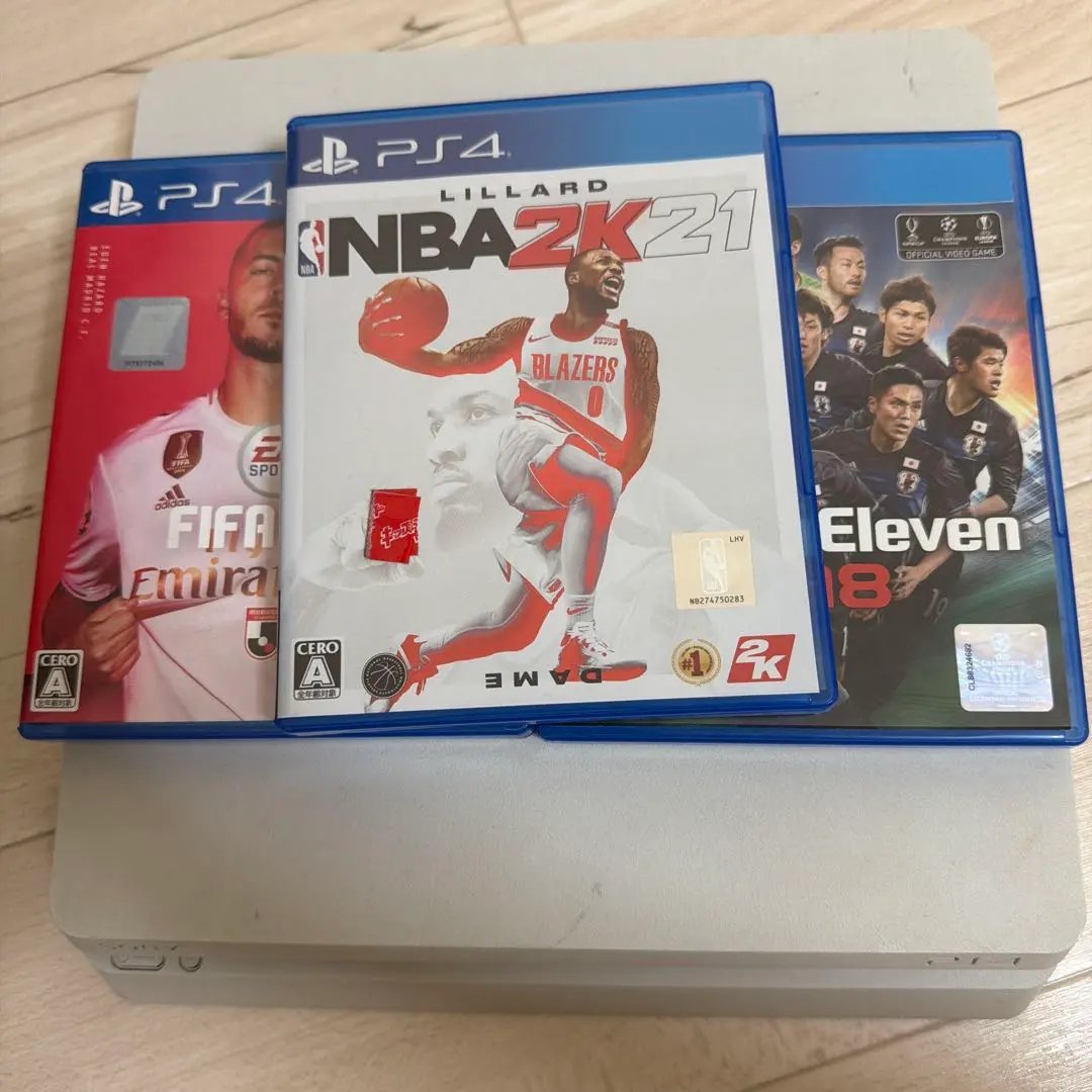 PS4 本体 コントローラー2個 ソフト3本付き