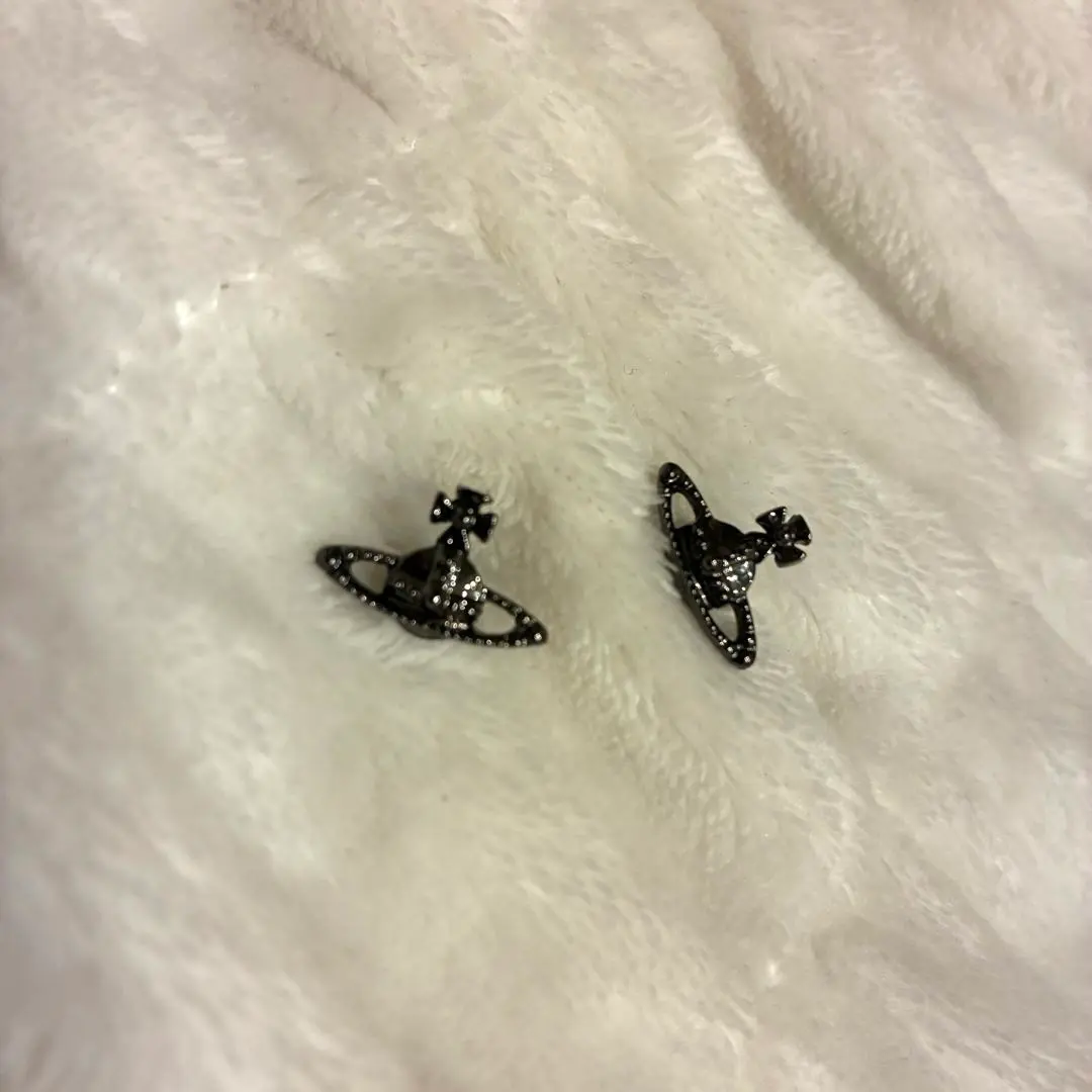 Vivienne Westwood オーブ ピアス ガンメタル
