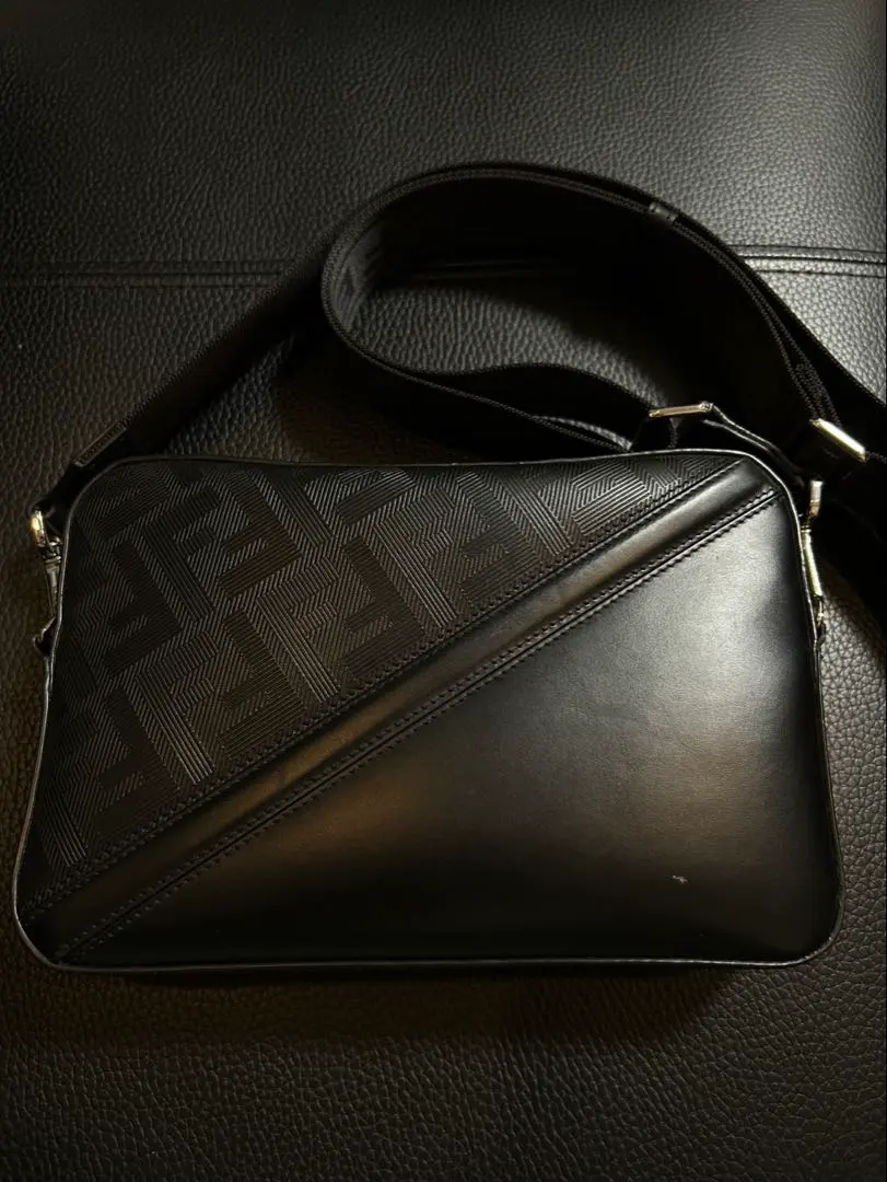 FENDI FFロゴ ショルダーバッグ ブラック