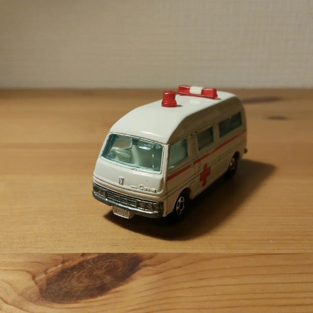 (2163)　トミカ　No.3　日本製　日産　キャラバン　救急車