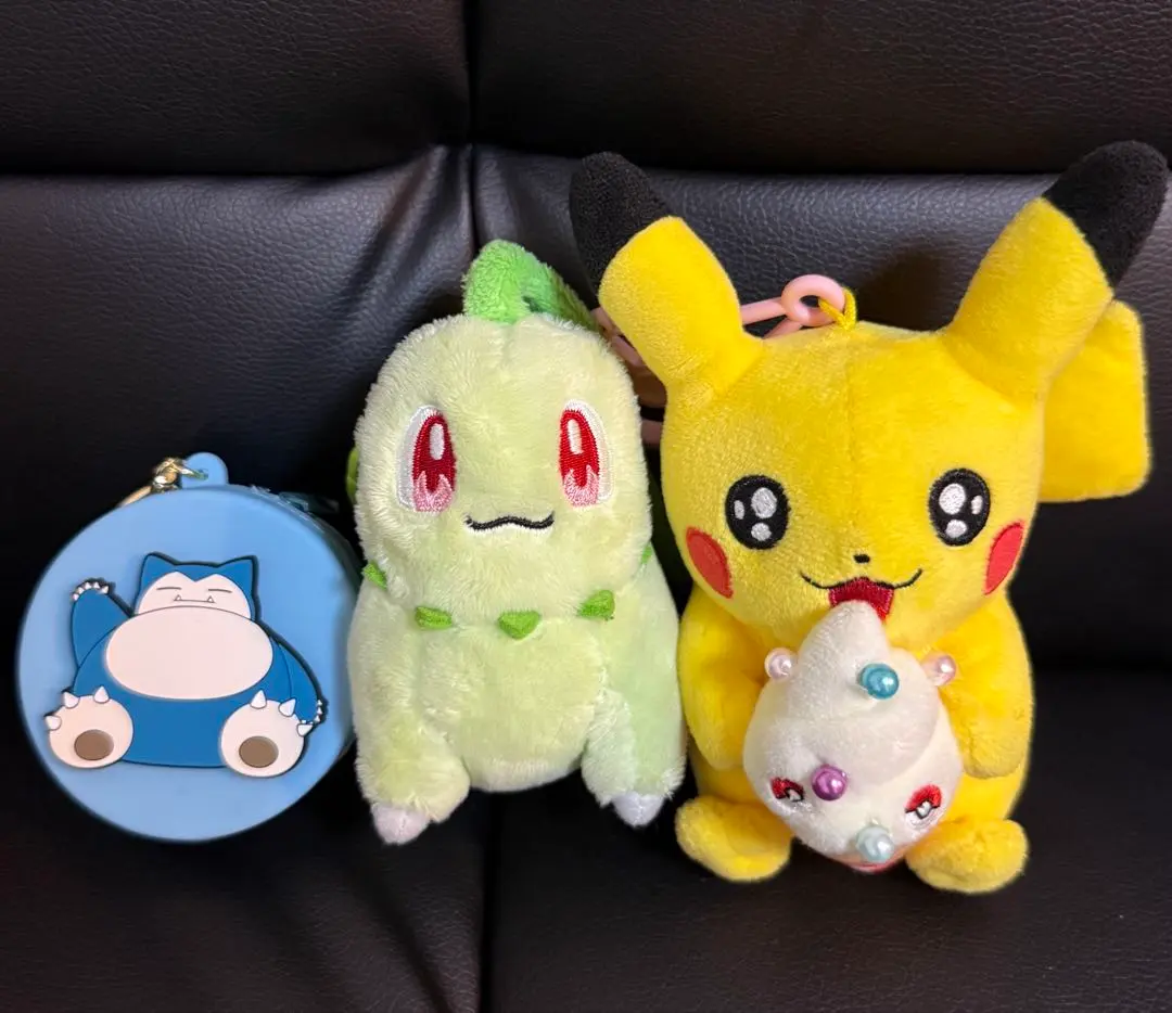 ポケモンセンターカガワ 限定 おいりソフトを持ったピカチュウ　チコリータ