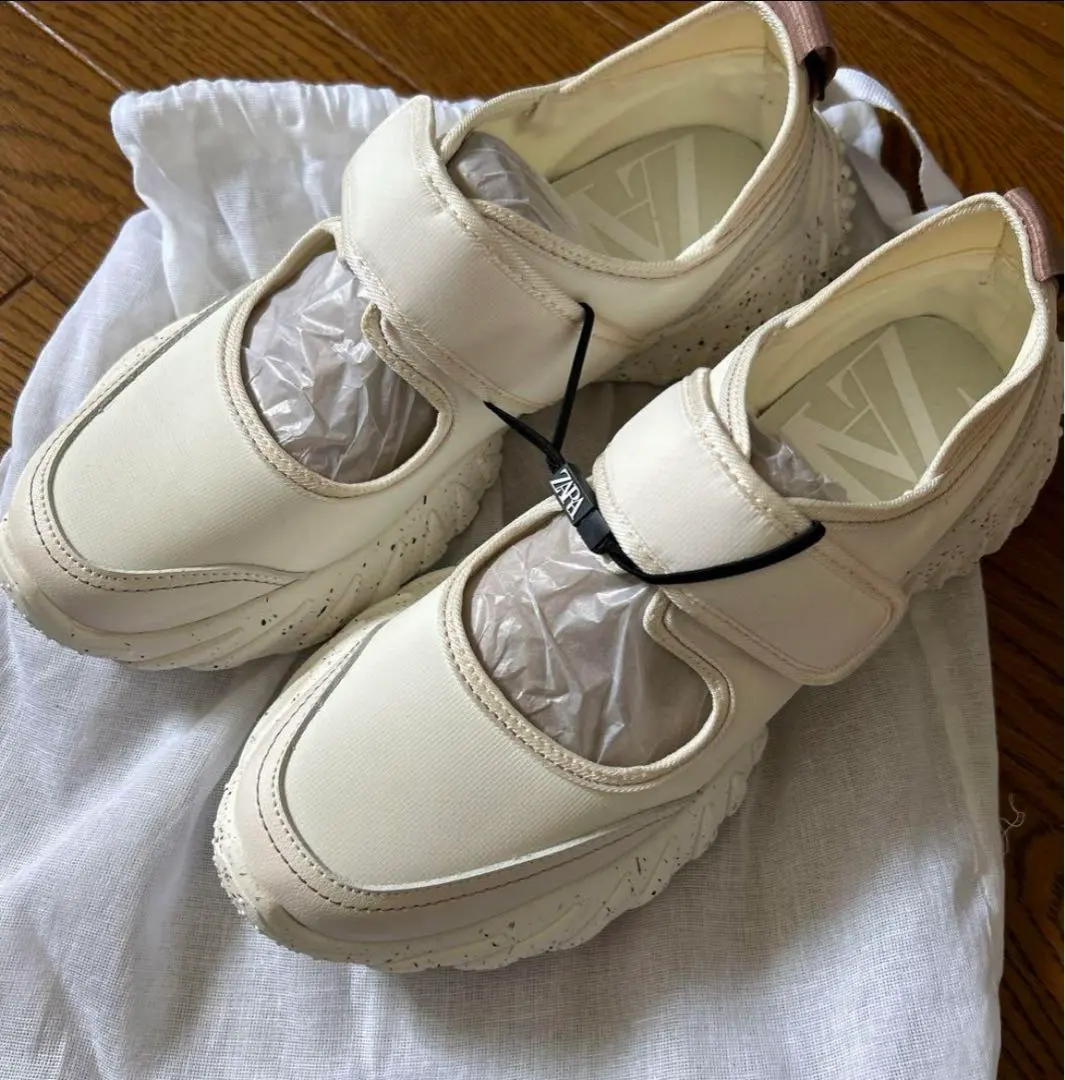 タグ付き　ZARA スニーカー