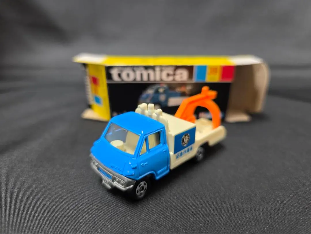 トミカ黒箱39トヨタダイナ JAFレッカー(日本製)