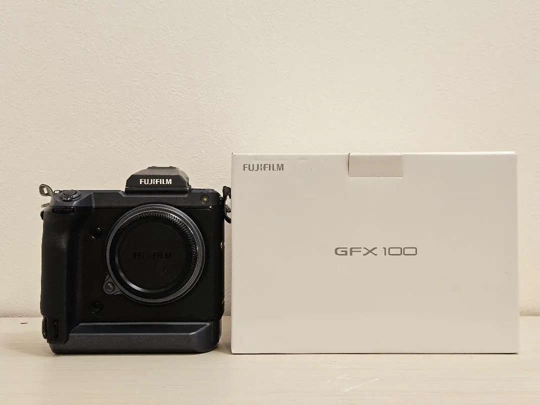 FUJIFILM GFX100 GFX　ボディ　元箱　バッテリー　ストラップ有