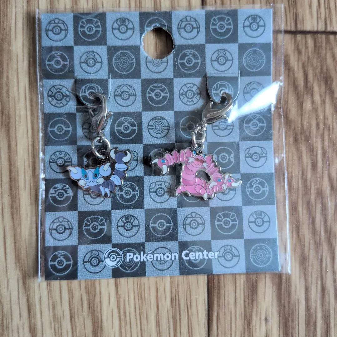 ポケモンセンター 全国ずかんメタルチャーム スコルピ ドラピオン