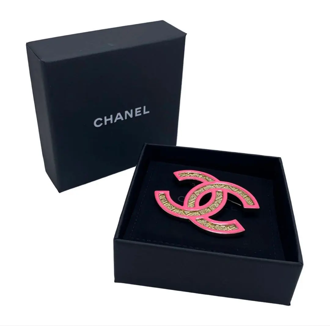 【極美品】CHANEL ピンク CCロゴ ブローチ