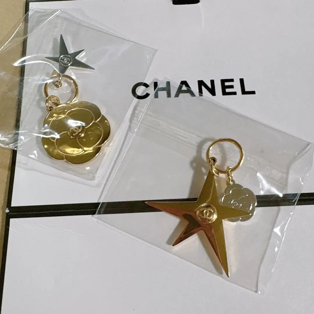 新品 CHANEL 2025ホリデー限定 チャームセット カメリア コメット
