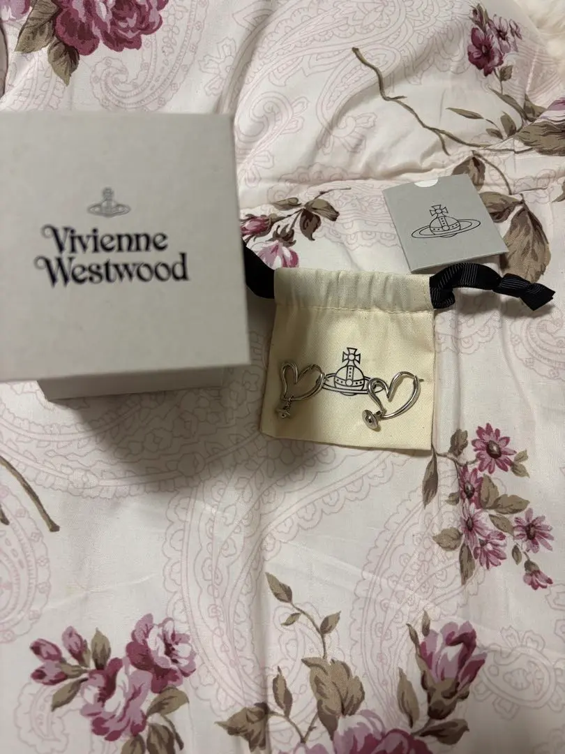 【新品未使用】Vivienne Westwood ハート&オーブ ドロップピアス