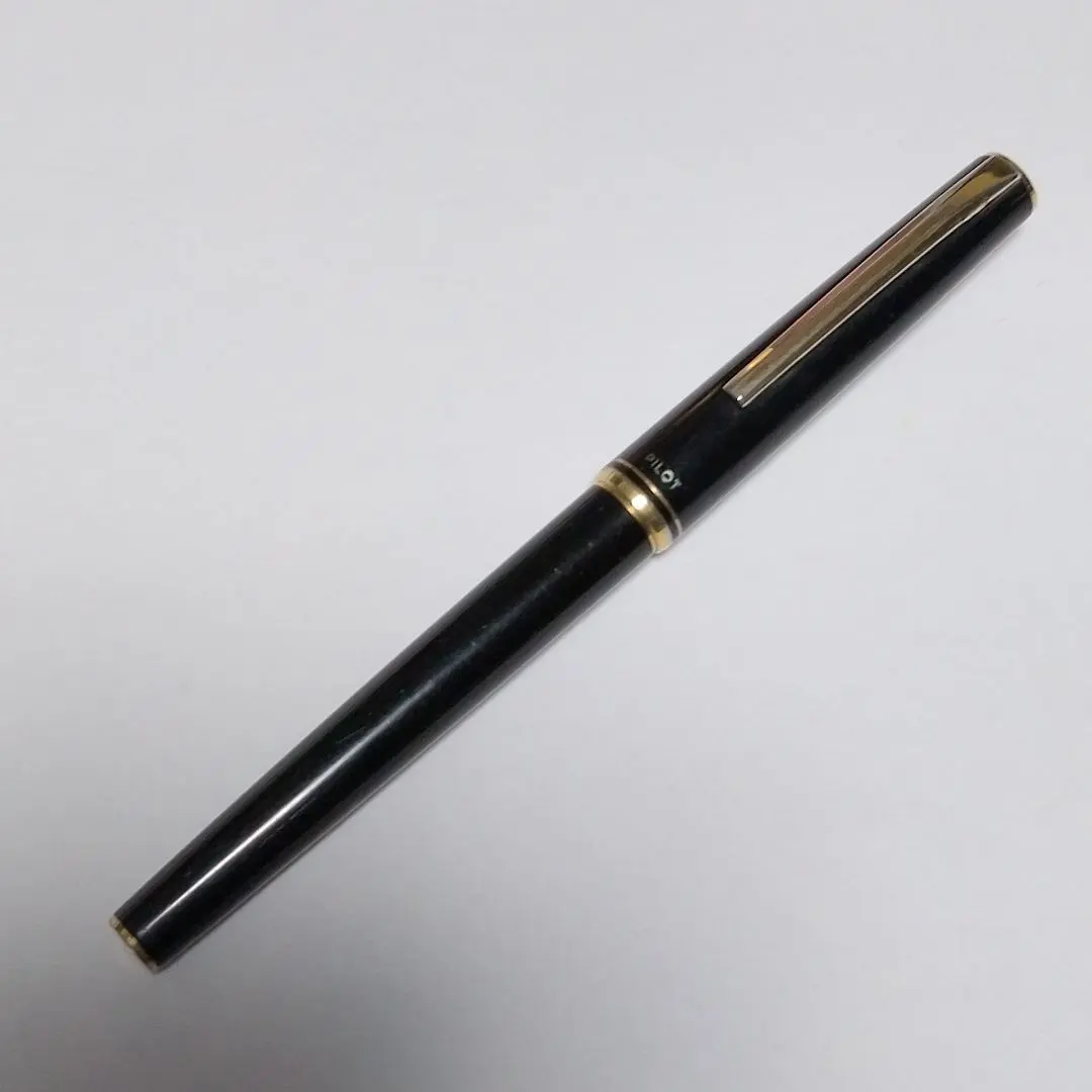 PILOT 万年筆 ブラック×ゴールド スチールペン先【F】