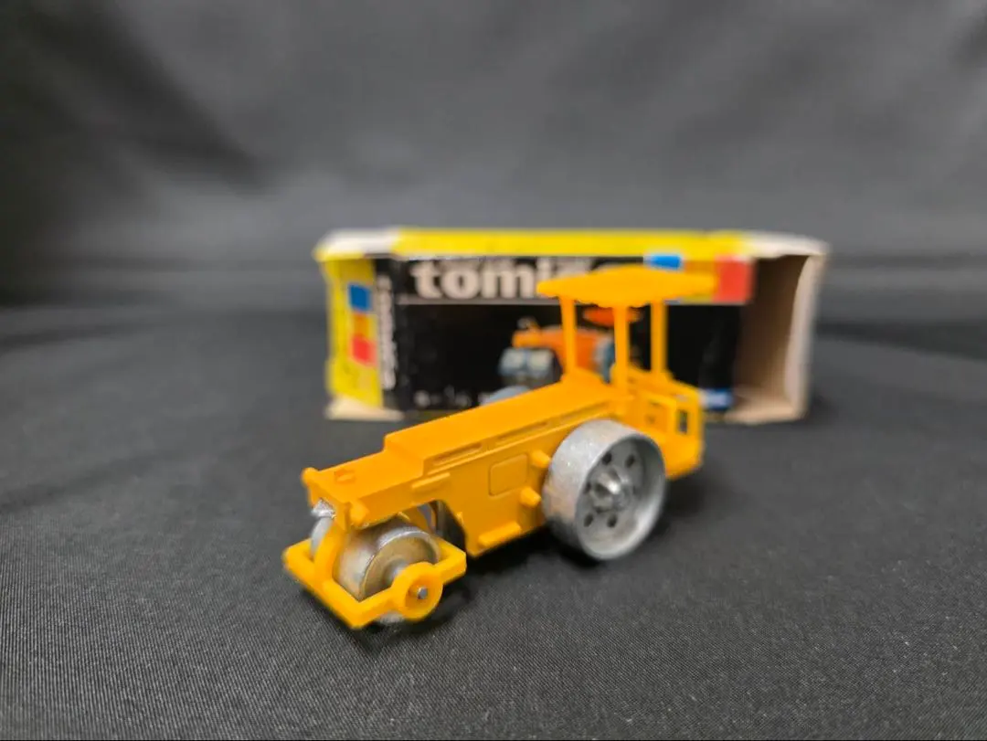 トミカ黒箱81川崎重工ロードローラー(日本製)