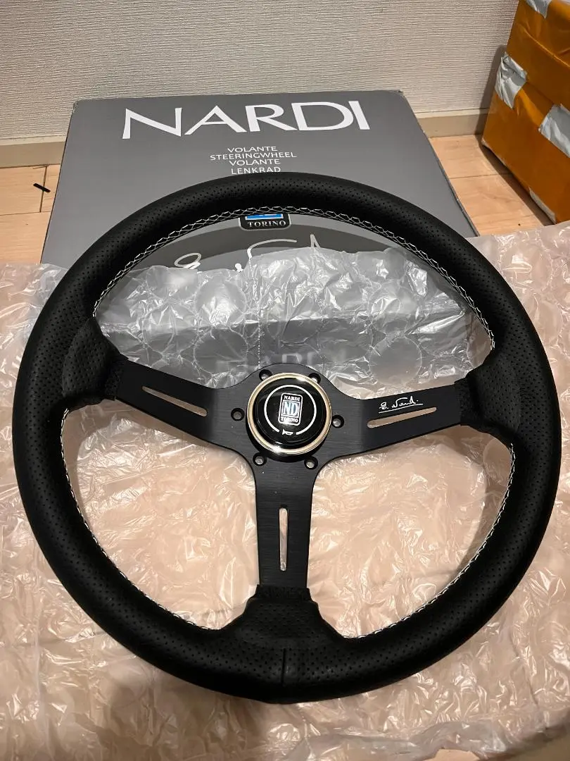 NARDI ステアリング ブラック/ ホワイト　14インチ 約350mm