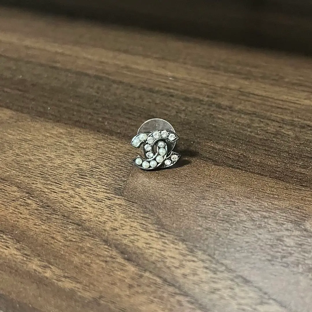 Chanel ロゴデザイン 片耳用ピアス