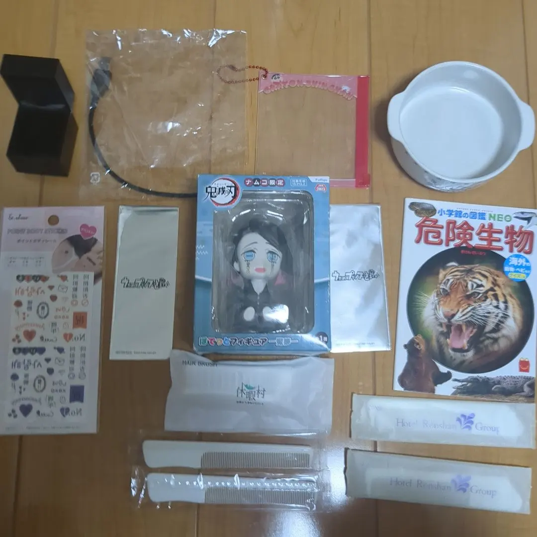 ナムコ限定鬼滅の刃ぽてっとフィギィア(箱にキズあり)他雑貨１４点まとめ売り