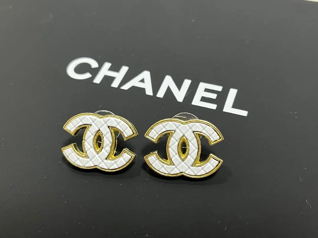 CHANEL♡シャネル ピアス ノベルティ 白