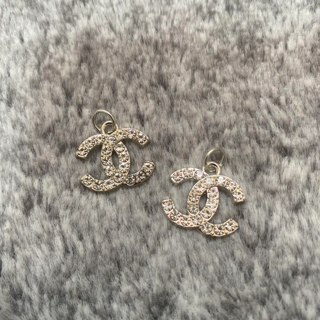CHANEL ビンテージボタンチャーム シルバーストーン18mm 刻印有り2個