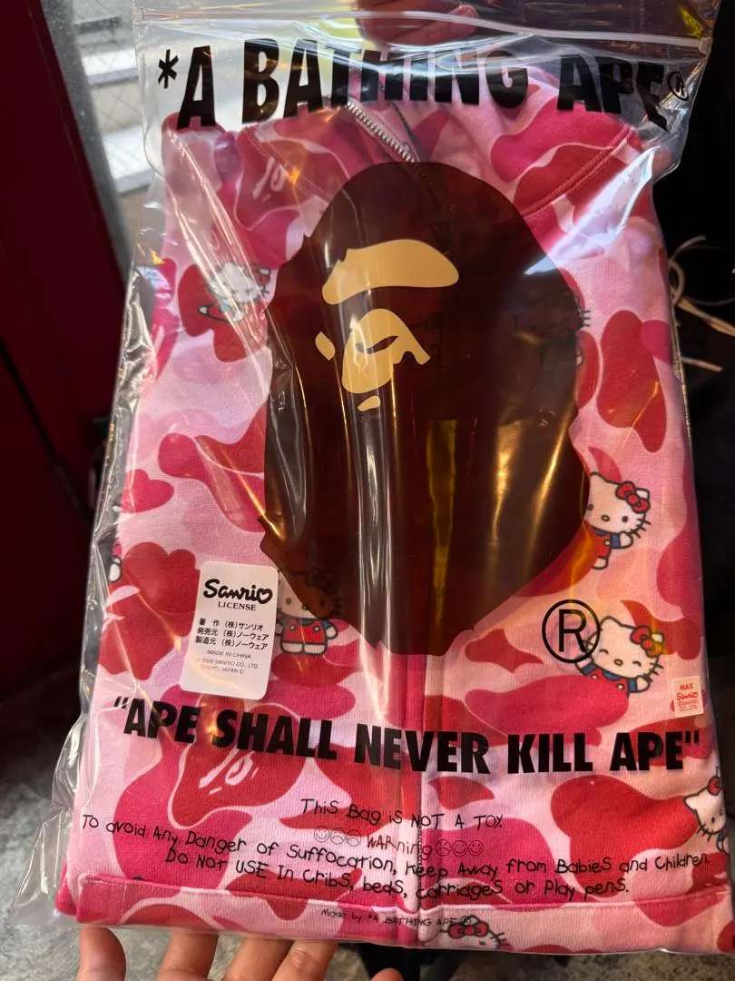 A Bathing APE ハローキティ　Mサイズ　パーカー