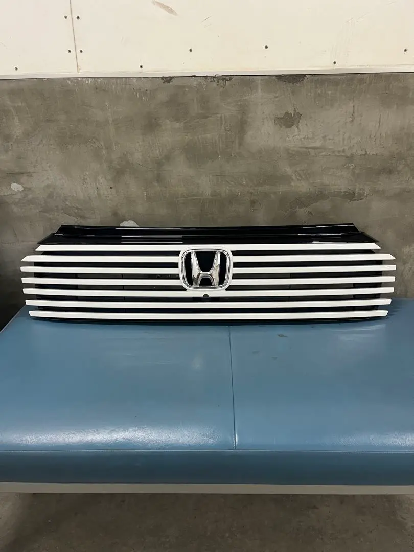 ホンダ ヴェゼル Z純正品　フロントグリル