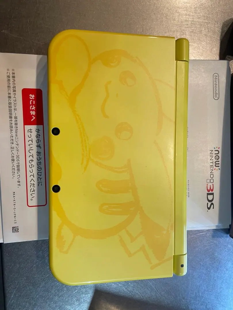 美品　Newニンテンドー3DS LL ピカチュウ【イエロー】