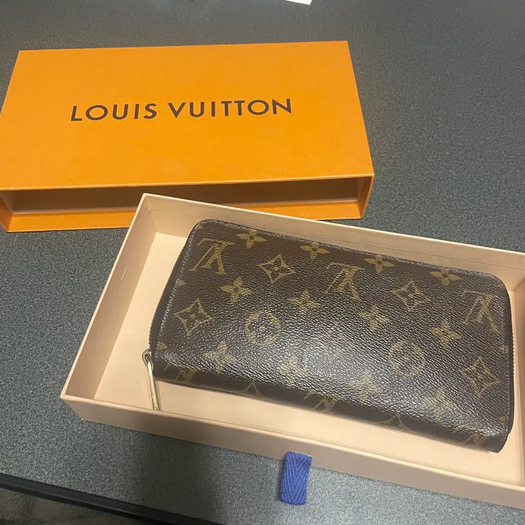 LOUIS VUITTON モノグラム ジッピーウォレット ローズバレリーヌ