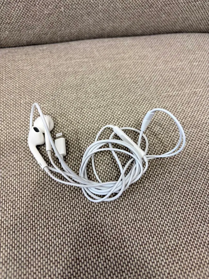 Lightningコネクタ インイヤーイヤフォン ホワイト