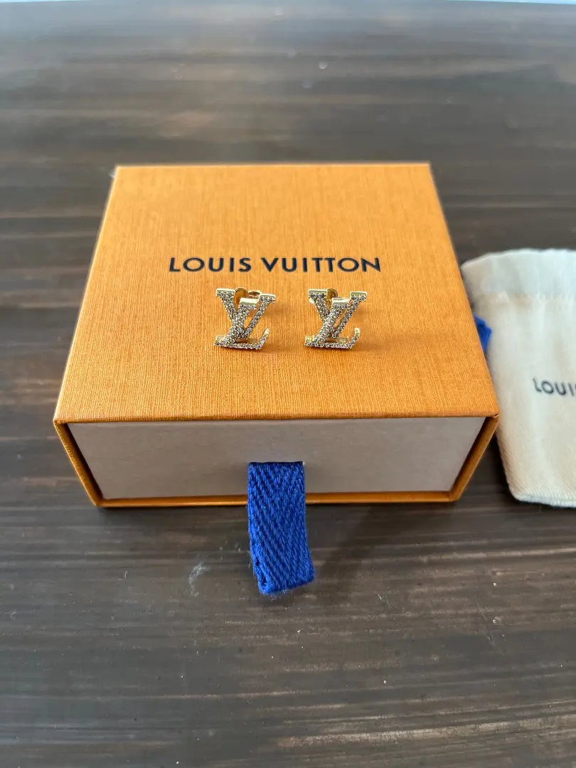 LOUIS VUITTONルイヴィトンアイコニックストラスゴールドLVロゴピアス