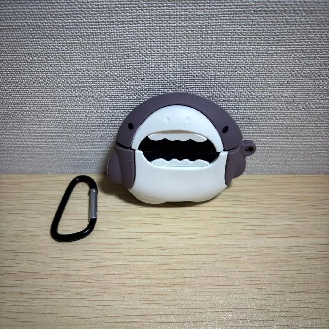 サメ型 イヤホンケース シリコン製 カラビナ付き