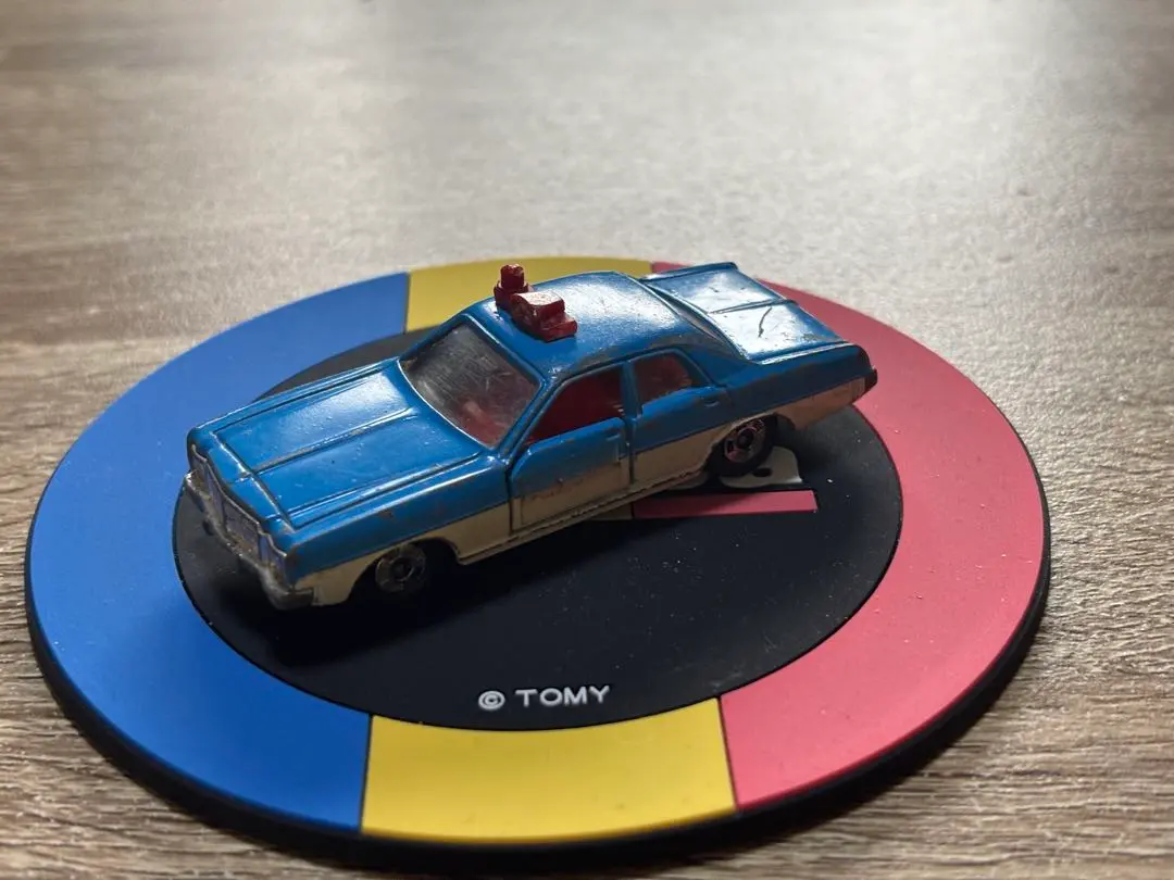 トミカ　F8 9 10 ダッジ　コロネットカスタム　ポリスカー　日本製　青箱