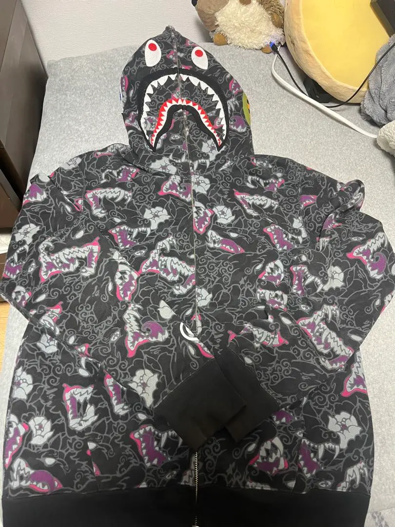 A BATHING APE シャークパーカー