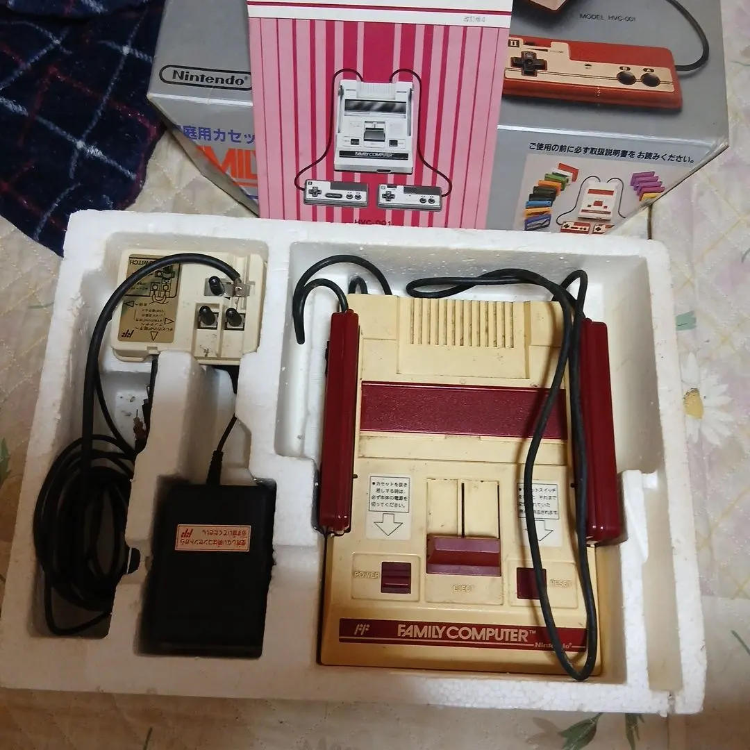 任天堂 ファミリーコンピュータ 本体 HVC-001