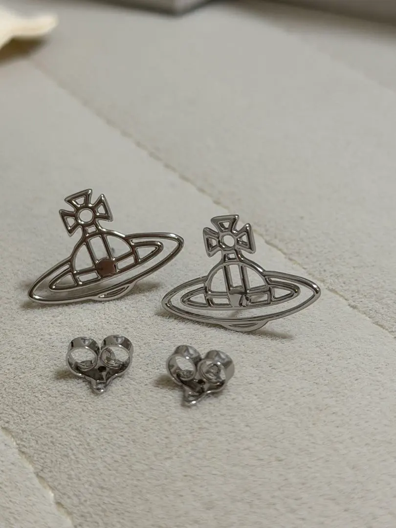 Vivienne Westwood オーブ シルバー ピアス