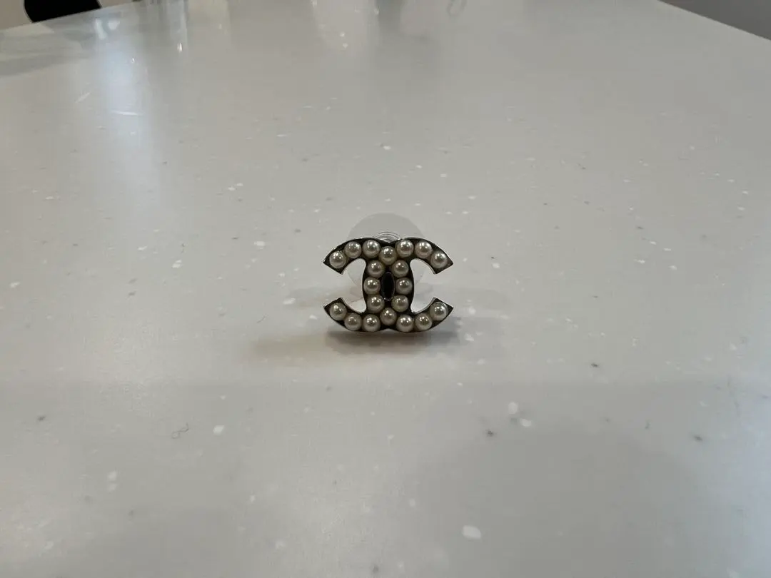 パールココマークピアス　片方　シャネル