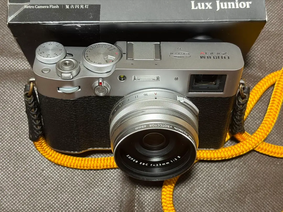 【極美品】FUJIFILM X100V シルバー【シャッター3900回おまけ付】