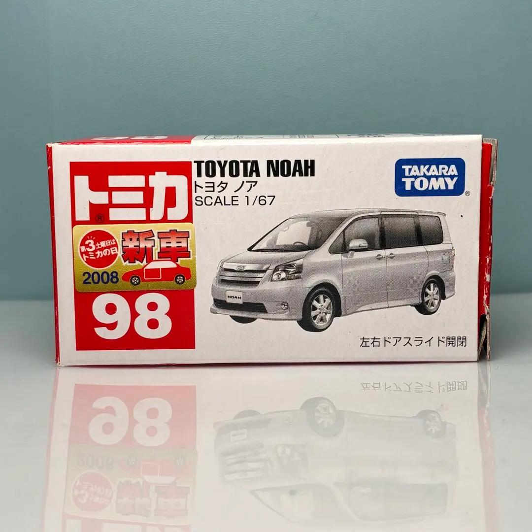 トミカ　トヨタ　ノア　未使用　98