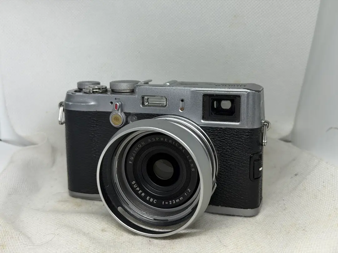 FUJIFILM FinePix X100 フード付 動作未確認・ジャンク品