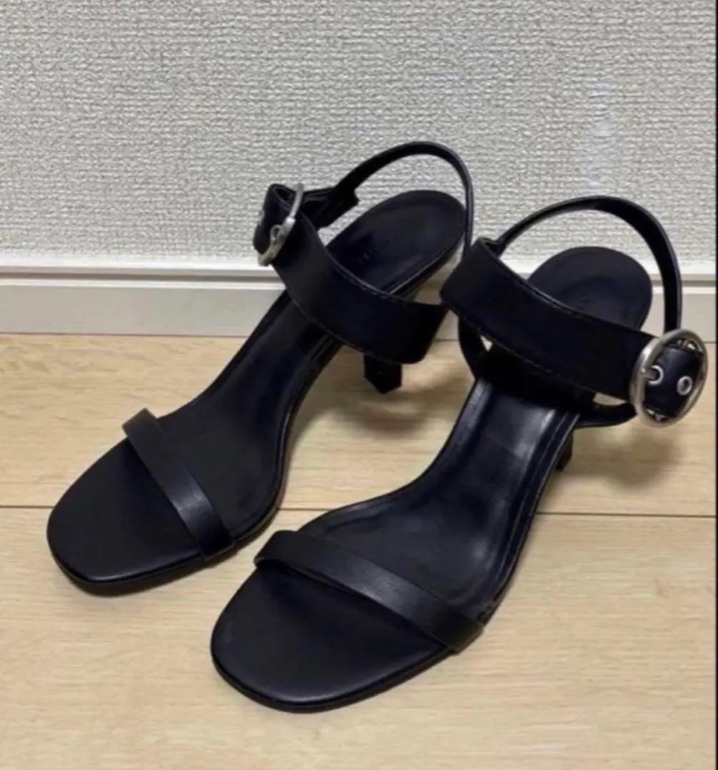 試着のみ CHARLES & KEITH ヒール サンダル 35 ブラック