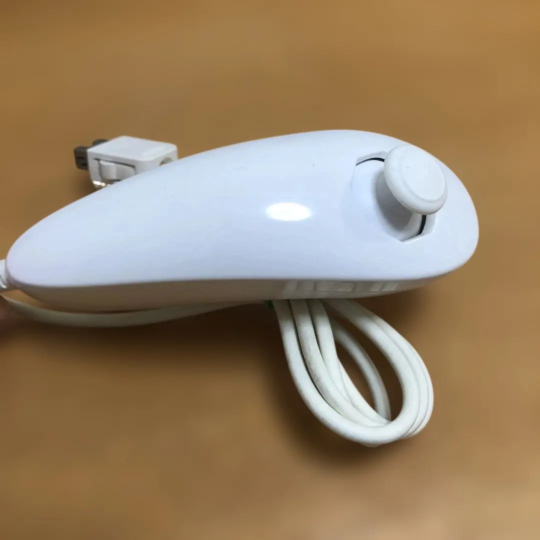 【匿名　送料無料】415-25家庭用ゲーム機　任天堂Wiiヌンチャクホワイト