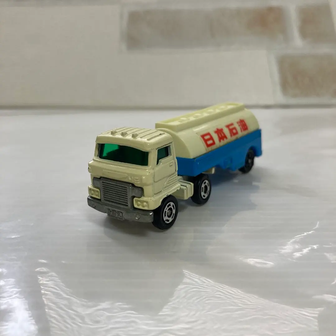 トミカ　日野セミトレーラートランスポートタンク日本石油　No.11