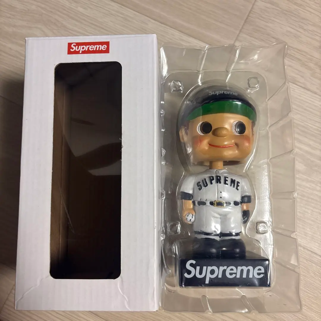 Supreme ボブルヘッド フィギュア