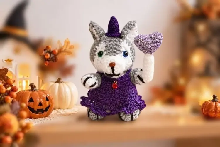 9月10月限定ハロウィン 紫のドレスの灰色オオカミ