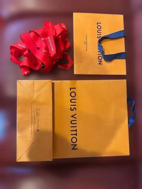 【新品・未使用】ルイ・ヴィトン 紙袋 中1・小1 ＋ 赤リボン約４．８m セット