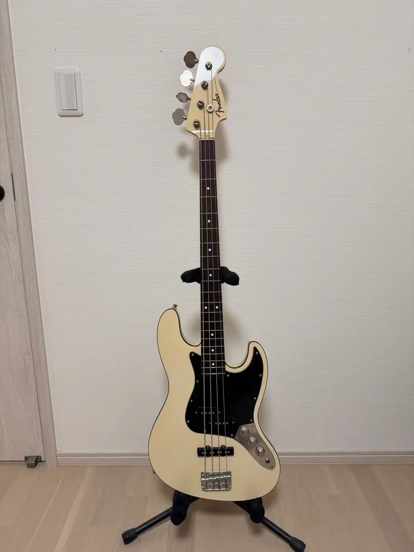 Fender Japan Bass エアロダイン　ホワイト