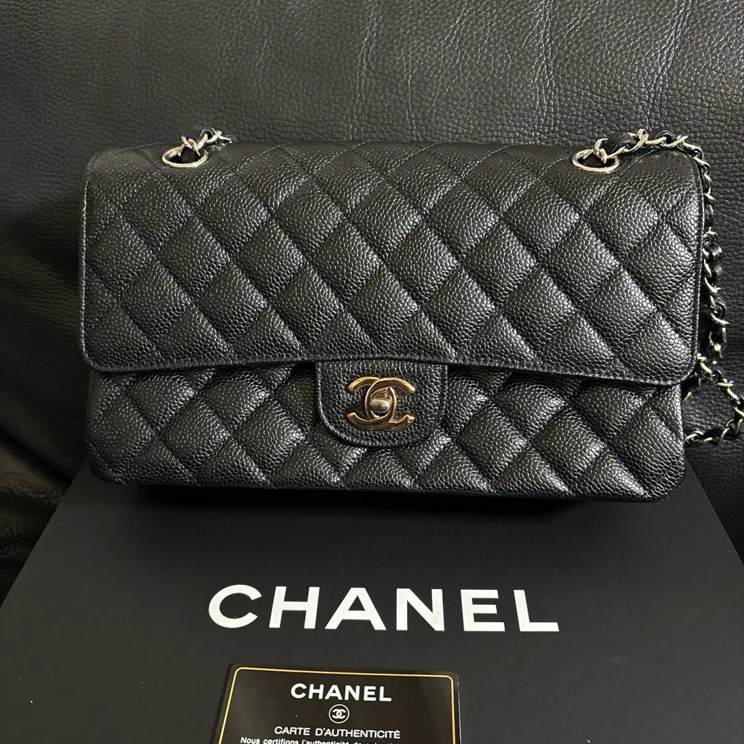 シャネル　CHANEL マトラッセ　ダブルフラップ　キャビアスキン