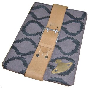 Joyería Vivienne Westwood de segunda mano Vivienne Westwood Anglomania Squiggle iPadTablet Case Africa Bag