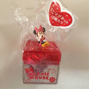 Toy Figures Disney store Minnie Mouse BOX