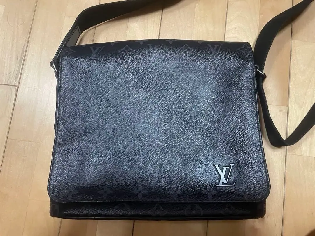 LOUIS VUITTON ショルダーバッグ エクリプスディストリクトPM NM